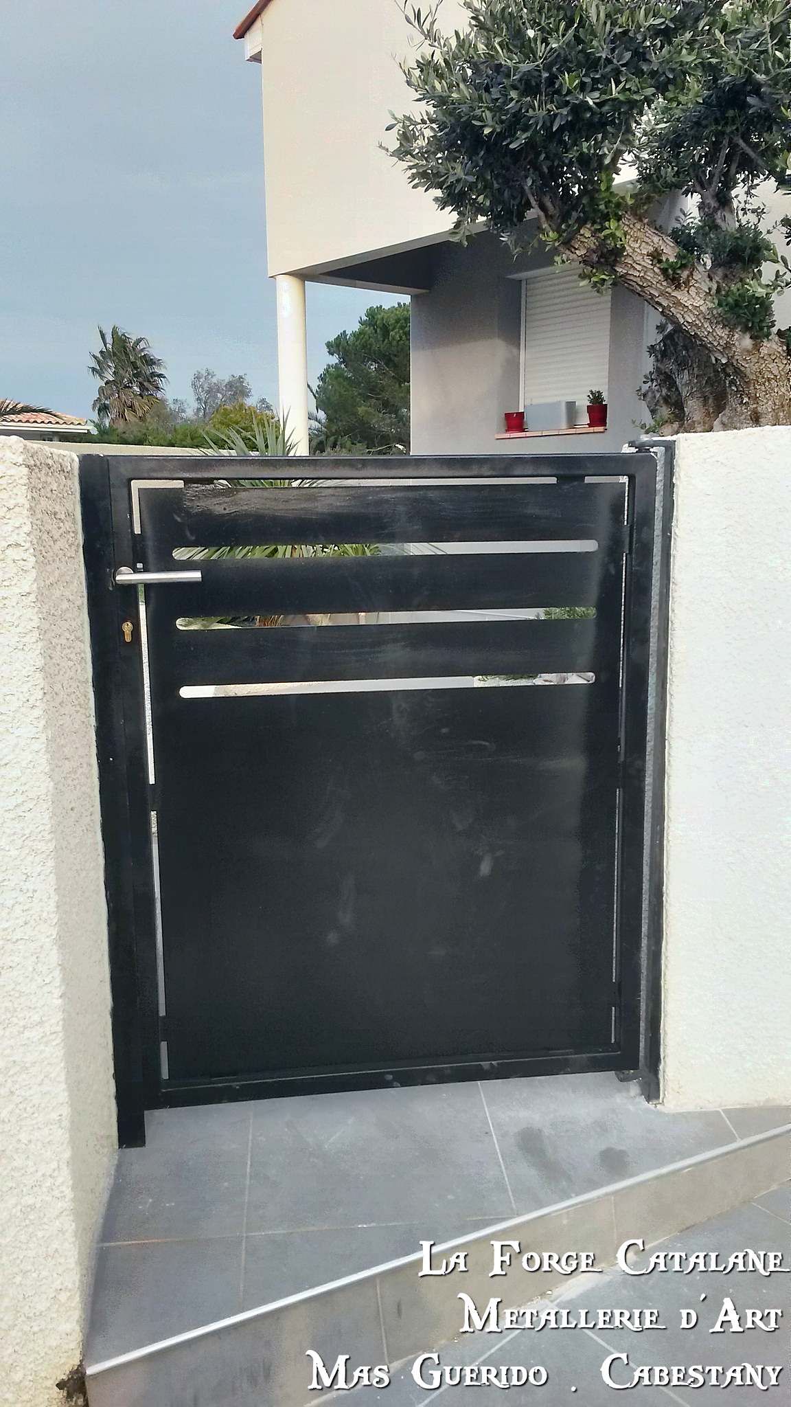 Portail tole decoupe laser partie haute motif personnalise forge catalane.jpg